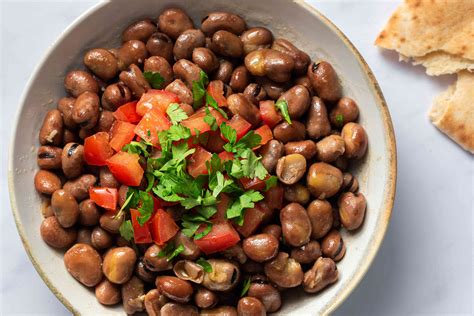  Ful Medames: Een romige bonenschotel met de frisheid van citroen en koriander!