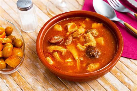  Callos a la Madrileña: Een rijke, hartige maaltijd die je smaakpapillen zal verleiden en je ziel zal verwarmen!