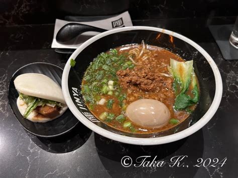  Hakata Ramen: Een Smaaktvol Geborduurde Tapestry van Umami en Kruidige Noten!