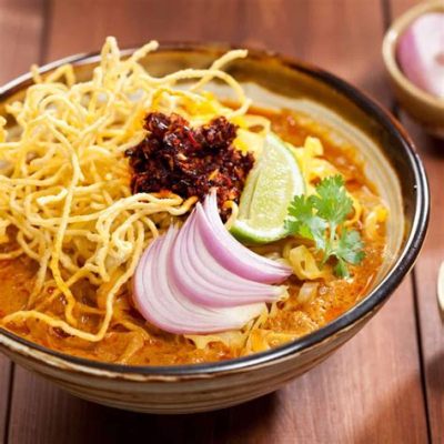  Khao Soi: Een Romige Curry met Crunchy Noodles en een Zure Kick!