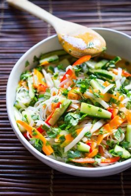  Spicy Rice Noodles with Pickled Vegetables:  Can You Handle the Sizzling Spice and Refreshing Tang?